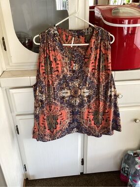 Source Unknown Coral and Navy Medallion Print Tank Top
